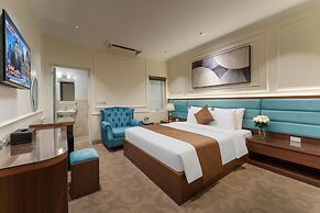 Grand Luxury Hotel