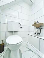 Comfortable 5 BR Apt near Schonbrunn