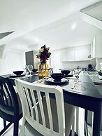 Comfortable 5 BR Apt near Schonbrunn