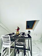 Comfortable 5 BR Apt near Schonbrunn