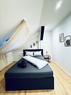 Comfortable 5 BR Apt near Schonbrunn