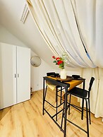 Comfortable 5 BR Apt near Schonbrunn