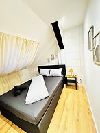 Comfortable 5 BR Apt near Schonbrunn