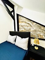 Comfortable 5 BR Apt near Schonbrunn
