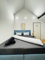 Comfortable 5 BR Apt near Schonbrunn