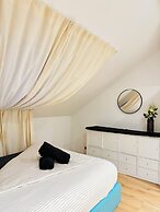 Comfortable 5 BR Apt near Schonbrunn