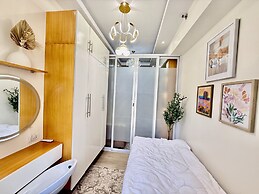 Cozy and Comfy Retreat with Balcony