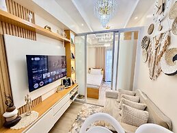 Cozy and Comfy Retreat with Balcony