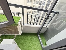 Cozy and Comfy Retreat with Balcony