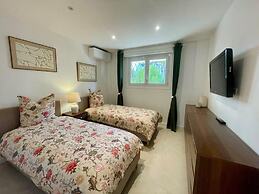 Spacious Group Stay in Antibes