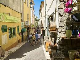 Spacious Group Stay in Antibes