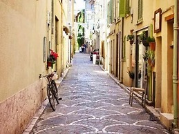 Spacious Group Stay in Antibes
