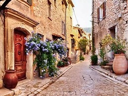 Spacious Group Stay in Antibes