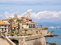 Spacious Group Stay in Antibes