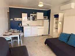 Peaceful La Pinede Apartment for Couple