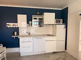 Peaceful La Pinede Apartment for Couple