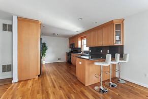 Luxury NYC Home Game Room Free Parking