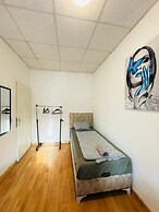 Cityside Two Bedroom Apt Budget Stay