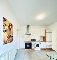 Cityside Two Bedroom Apt Budget Stay