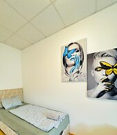 Cityside Two Bedroom Apt Budget Stay