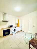 Cityside Two Bedroom Apt Budget Stay