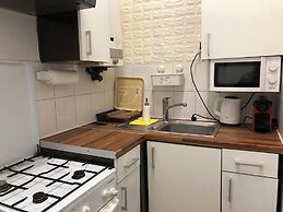 Charming 1BR Apt With Garden Danube