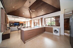 Spacious Private 4 BR Villa With a Working Office