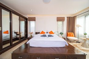 Spacious Private 4 BR Villa With a Working Office