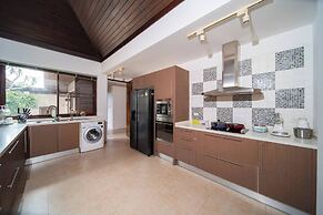 Spacious Private 4 BR Villa With a Working Office