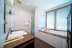 Spacious Private 4 BR Villa With a Working Office
