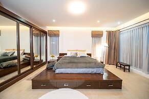 Spacious Private 4 BR Villa With a Working Office