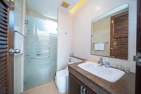 Spacious Private 4 BR Villa With a Working Office