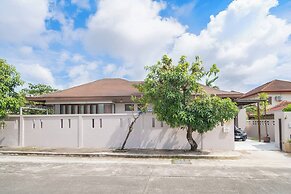 Spacious Private 4 BR Villa With a Working Office