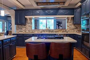 Creekside Haven With Dock Scenic Views