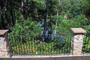 Creekside Haven With Dock Scenic Views