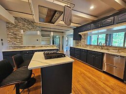 Creekside Haven With Dock Scenic Views