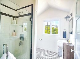 4-bedroom Luxury Private Beach Getaway