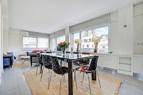 Exceptional 3bdr/6p apt - View of the Eiffel Tower