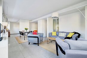 Exceptional 3bdr/6p apt - View of the Eiffel Tower