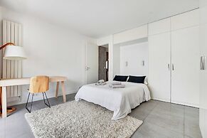 Exceptional 3bdr/6p apt - View of the Eiffel Tower