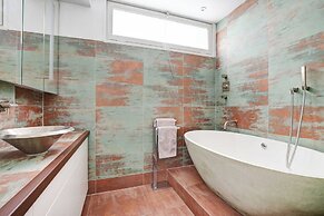 Exceptional 3bdr/6p apt - View of the Eiffel Tower
