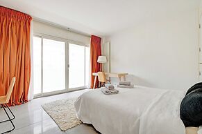 Exceptional 3bdr/6p apt - View of the Eiffel Tower
