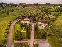 Farmhouse in Tuscany With Infinity Pool