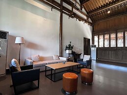 XUANDE GATE HOTEL
