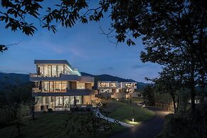 LOSTVILLA Green Gable-Anji