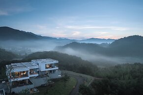 LOSTVILLA Green Gable-Anji