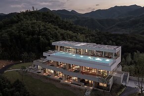LOSTVILLA Green Gable-Anji