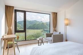 LOSTVILLA Green Gable-Anji