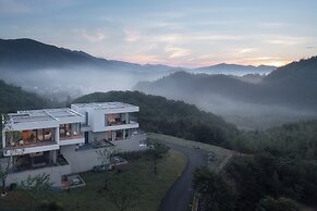 LOSTVILLA Green Gable-Anji