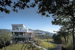 LOSTVILLA Green Gable-Anji